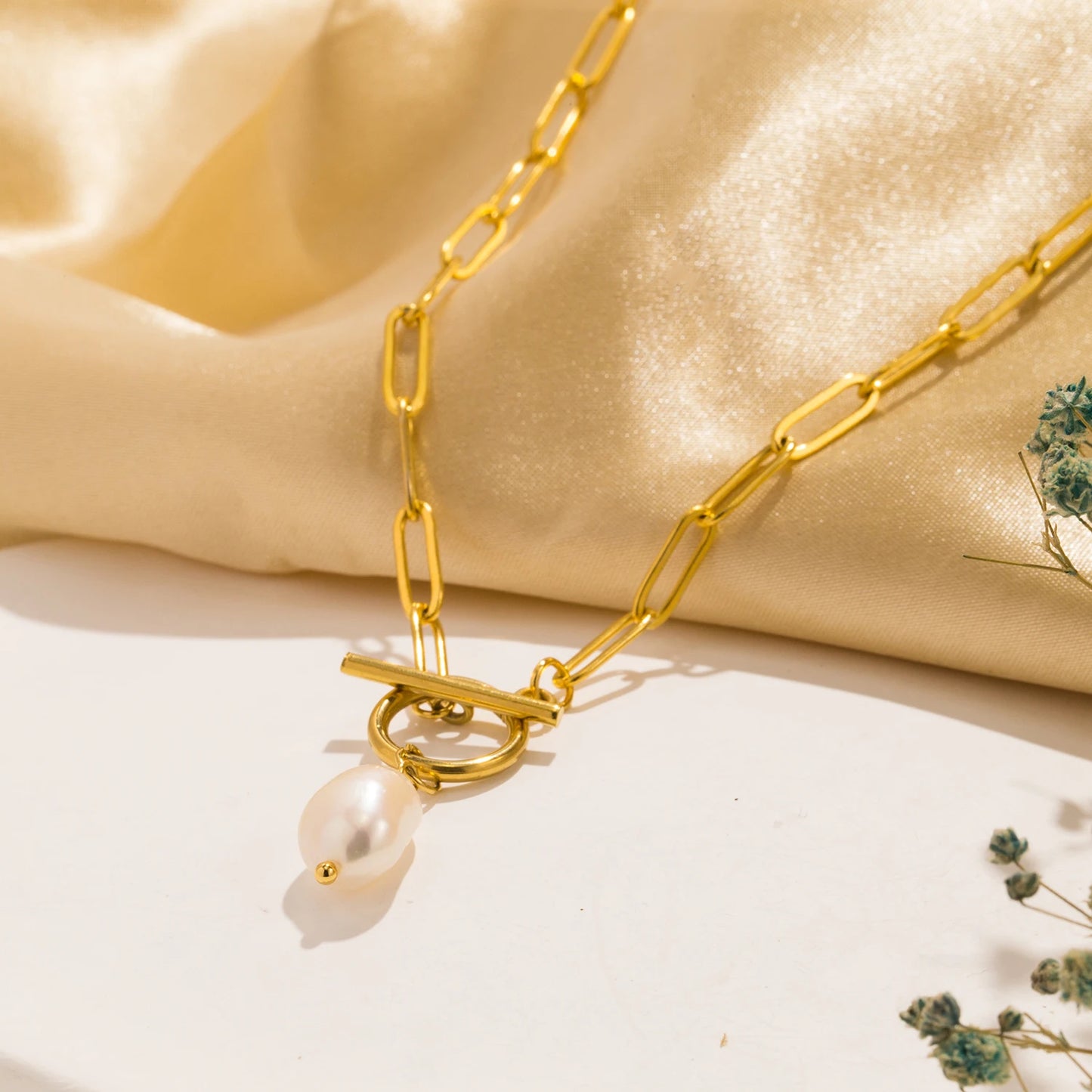 Aquarly Luna Pearl Necklace