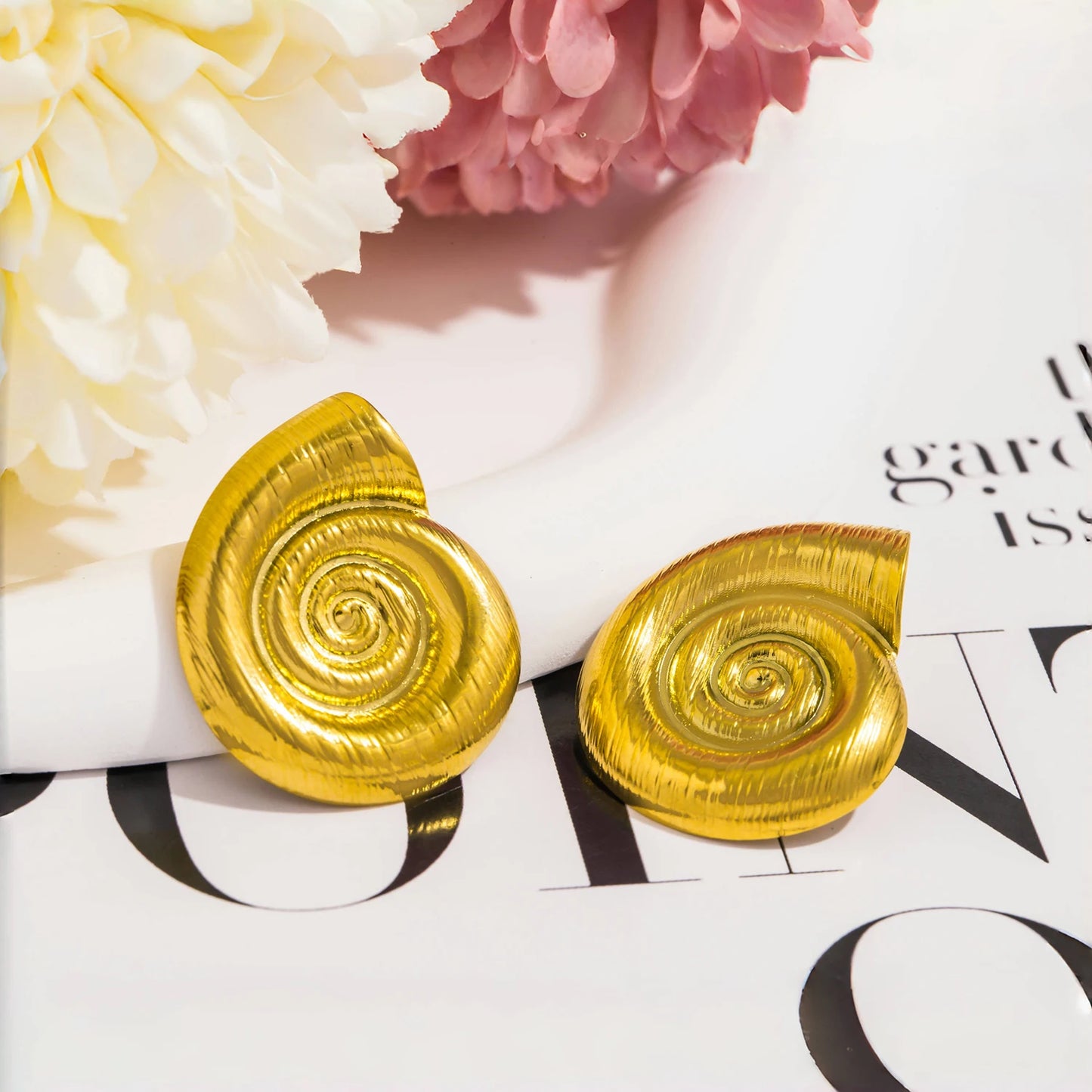 Aquarly Geo Conch Studs